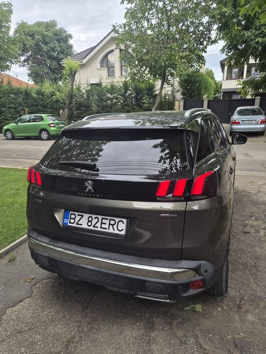 Masina peugeot 3008