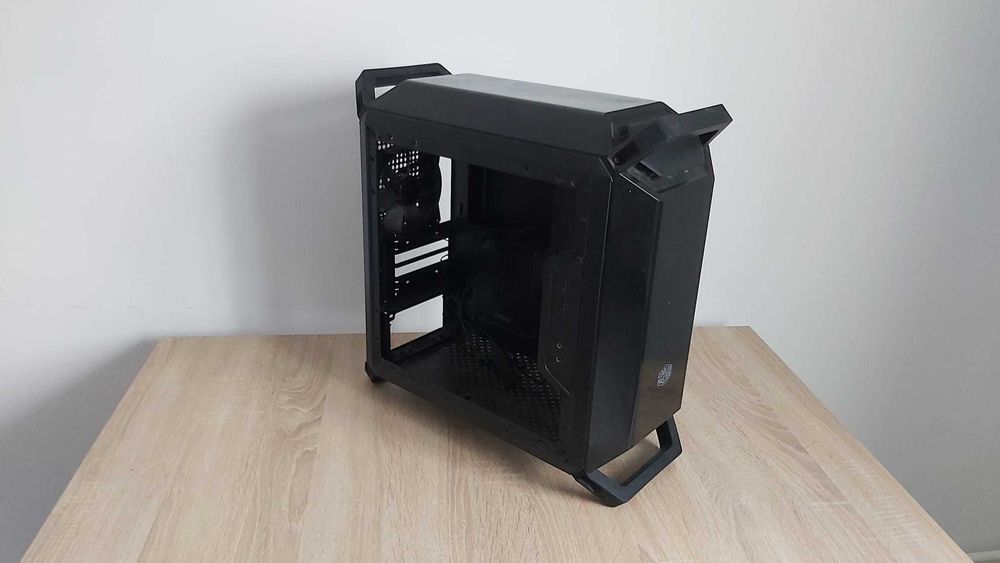 vand carcasa gaming Cooler Master masterbox q300p cu 3 ventilatoare