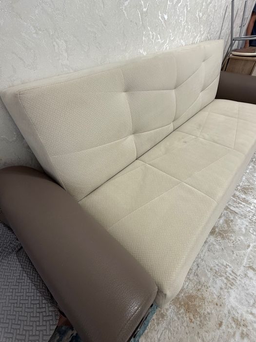 Продам диван в зал