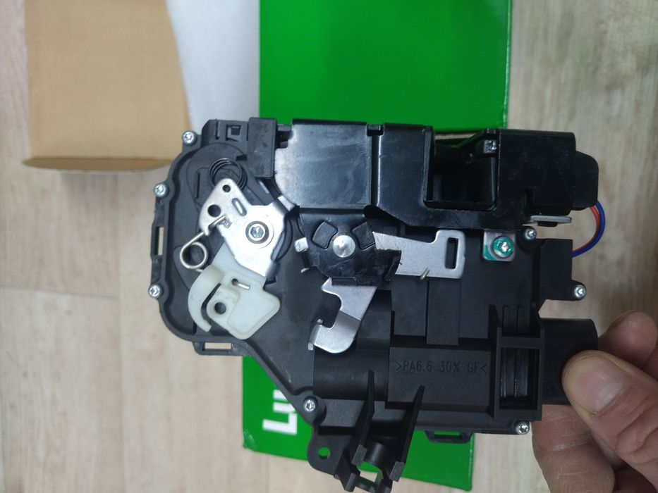 Замок на дверь Ауди а6с5