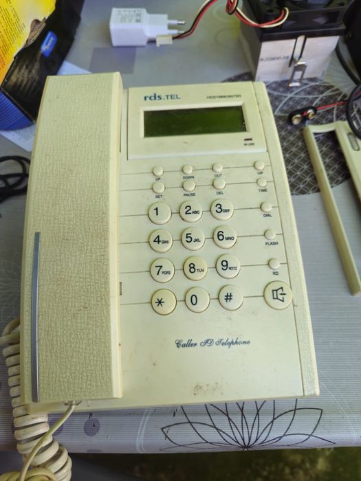 Vand telefoane si niste piese