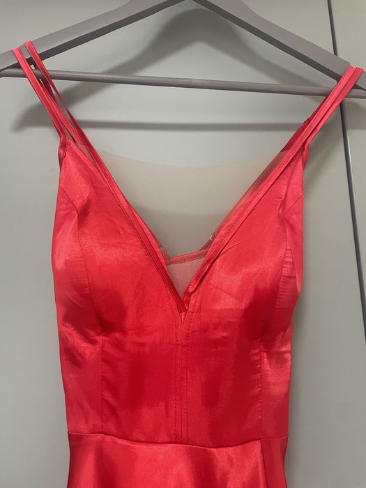 Дамска рокля от сатен