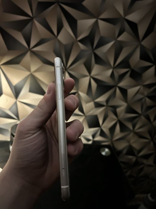 Продам 11 айфон с доками