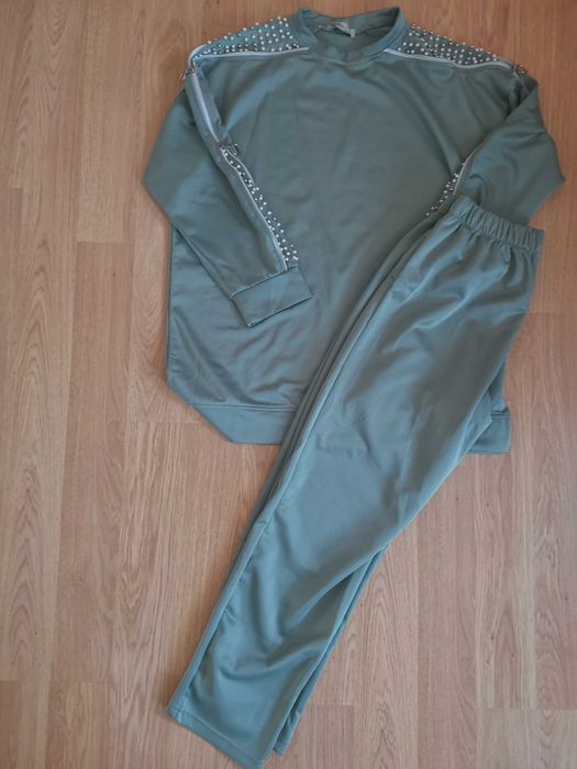нов дамски екип размер S