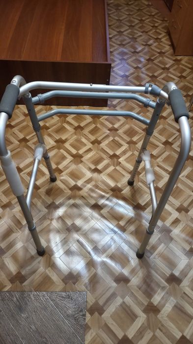 Продам ходунки почти новые