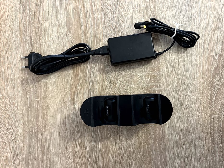 Stand Incarcare Original Playstation Pentru Controllere