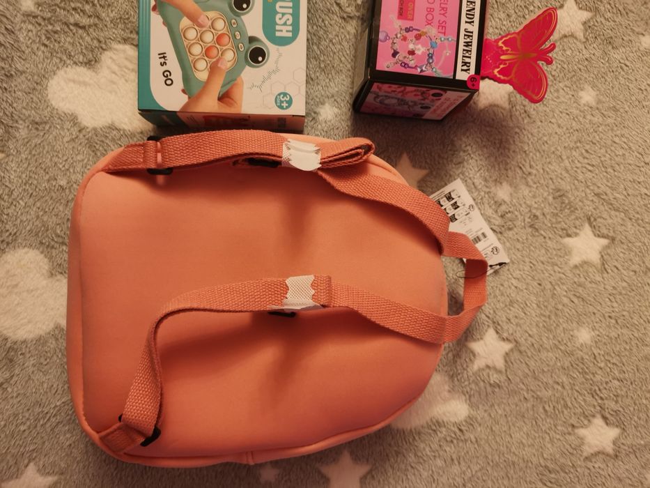 Rucsac fetițe +alte jucării, toate sunt noi 50 lei toate