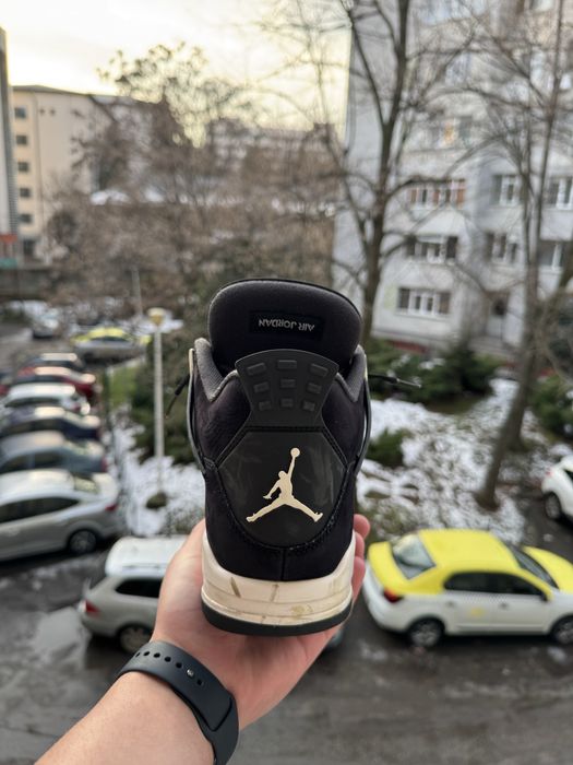 Air Jordan 4 Retro White Thunder