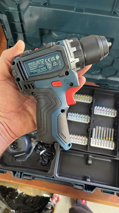 Filetanta Bosch Professional GSR 12V-32 de 12 V (motor fără perii, cu baterie de 4,0 Ah, GAL 12V-20, accesorii, L-BOXX)