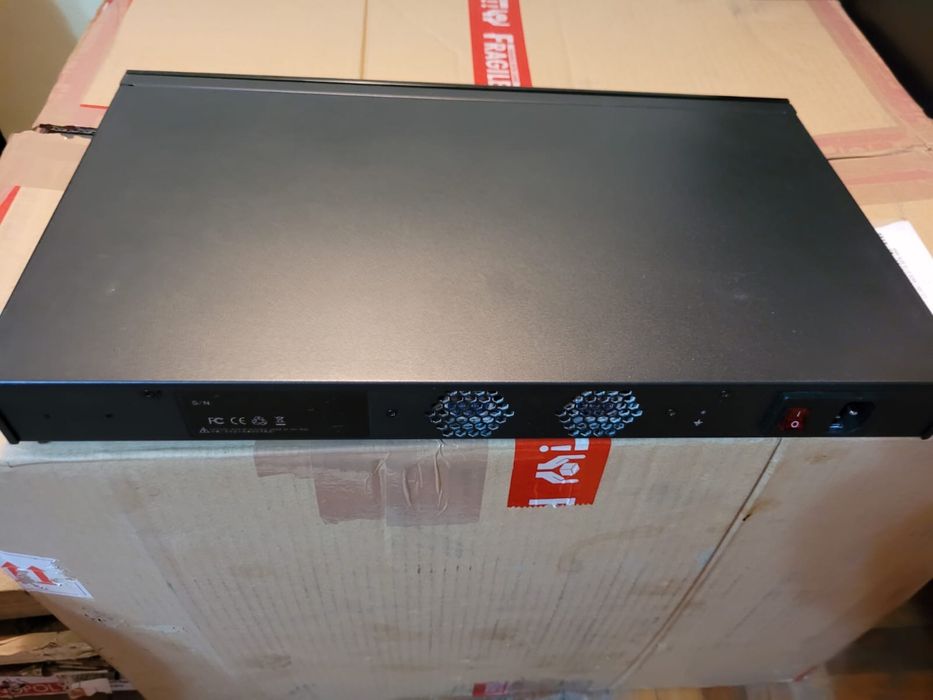 Firewall pfSense Server Intel Atom Quad Core C3758 6x Gigabit 2x SFP+