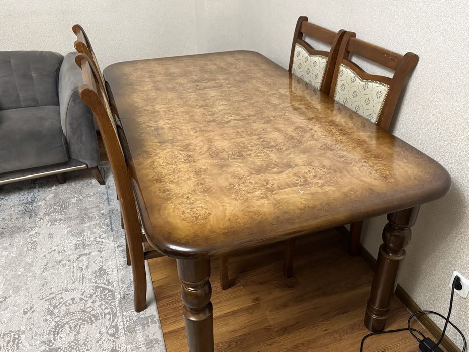 Комплект обеденный стол и стулья