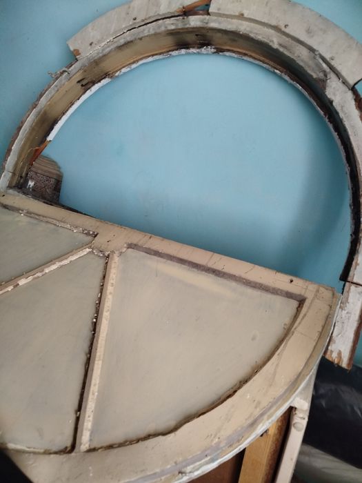 Подарявам винтидж стари прозорци с няколко рамки (полукръг) масивно дърво