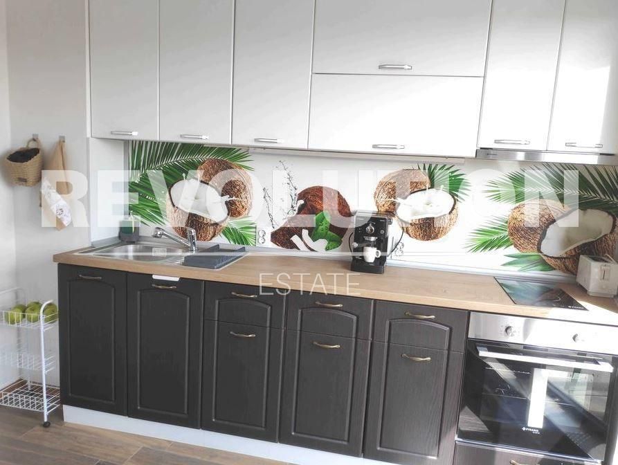 Дава се под наем Тристаен апартамент в Варна, Център - 112 кв.м за 698.19 € - Снимка #2