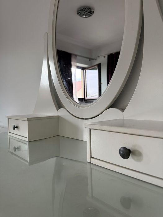 Masă machiaj IKEA