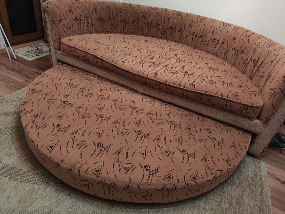 Разтегателен диван