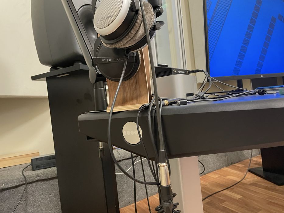 Argosy Halo G Studio Desk