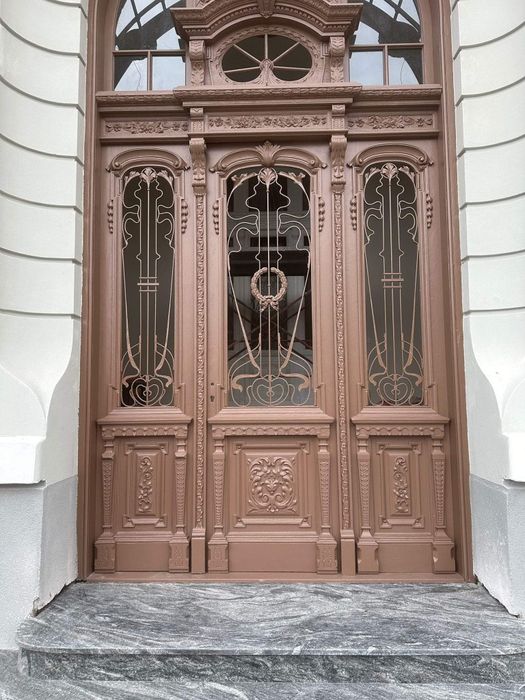 Vopsesc, restaurez, recondiționez mobila, uși , ferestre, MDF.