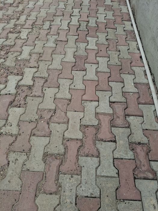 Отдам бесплатно брусчатки старые