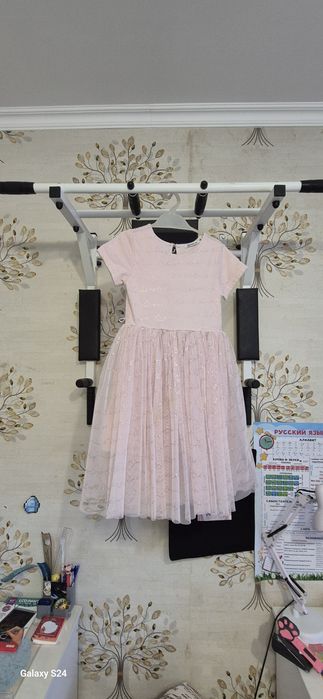 Продам нарядные платья для девочки