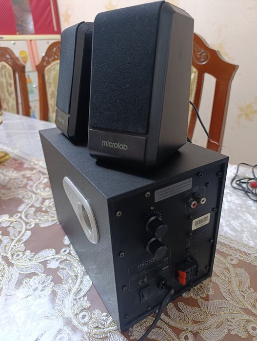 Microlab kolonka sotiladi srochna