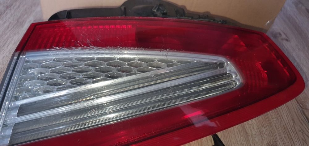 Десен стоп на ford mondeo 2010/2011