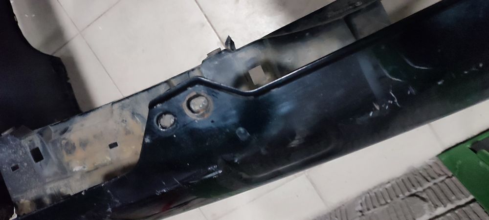 Задний бампер LC200 оригинал б/у