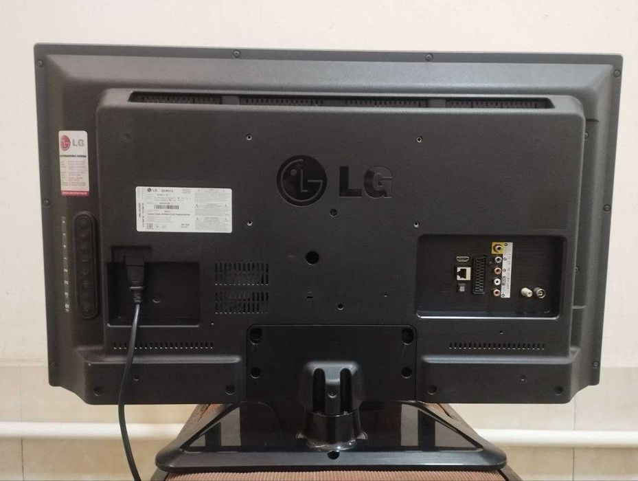 Televizor LG 32 va Smart box sotiladi.