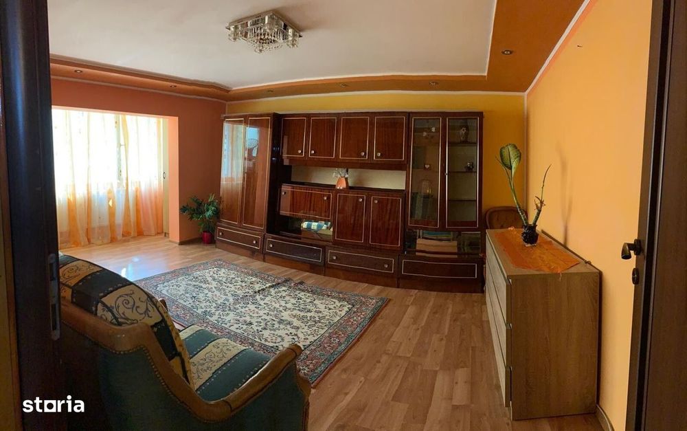 Apartament de vanzare, cu 3 camere, mobilat si utilat, in zona Dambovi
