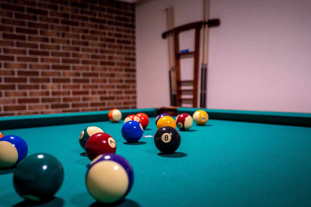 Cazare cu ciubăr la Brașov | 8 persoane | Roots Villa Sequoia