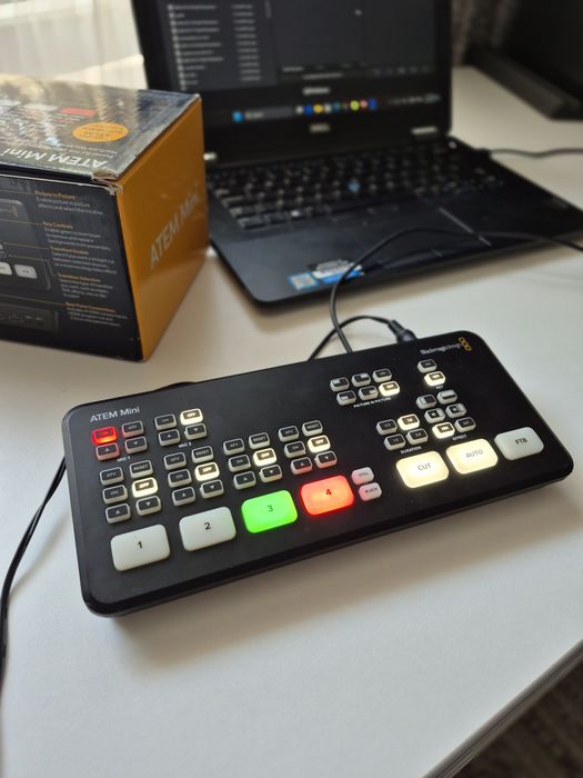 Vând Blackmagic ATEM mini Switcher Video HDMI