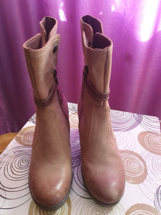 Cizme din piele naturala, nr. 35.