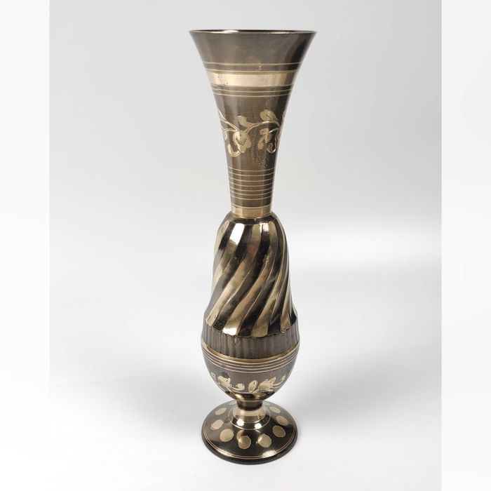 Красива ваза месинг