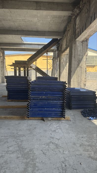 Монолитный леса и фанера