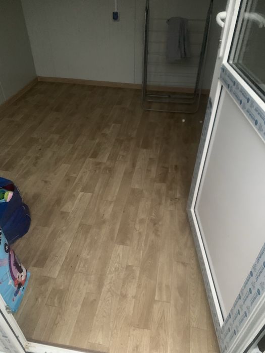 vand container nou ,3 metri pe 2,40 m