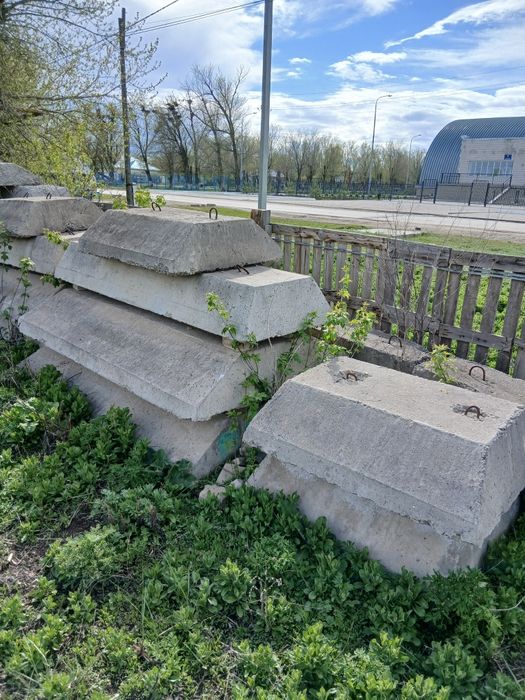 Продам ЖБИ. ФУНДАМЕНТНЫЕ  блоки.