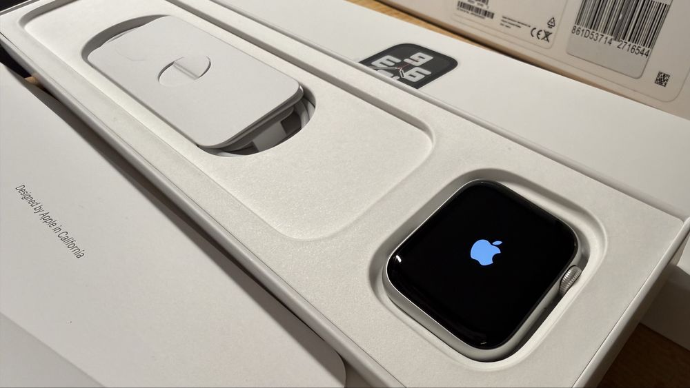 Смарт часовник Apple Watch SE (2nd Gen) 40mm - бял