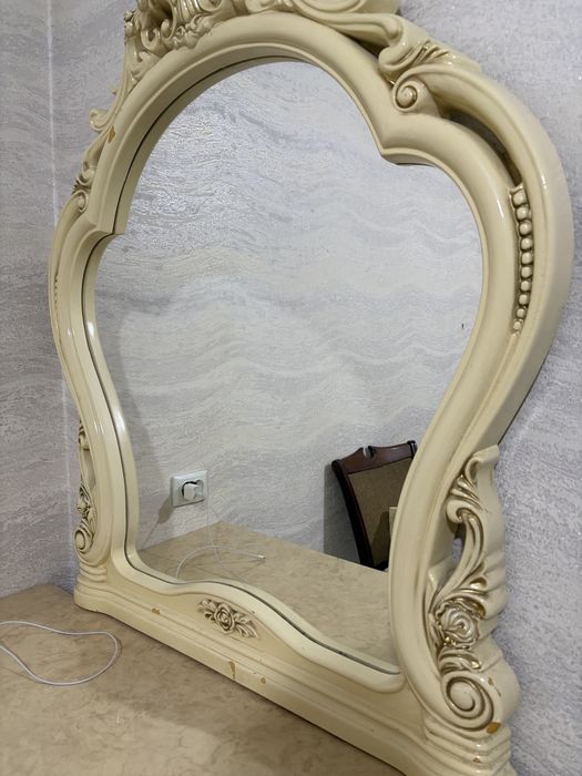 шкаф-тумбочка с зеркалом