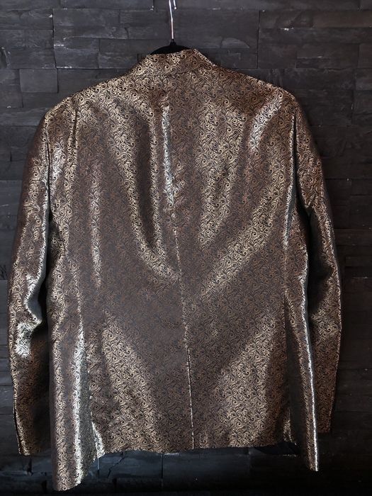 Costum auriu elegant barbati