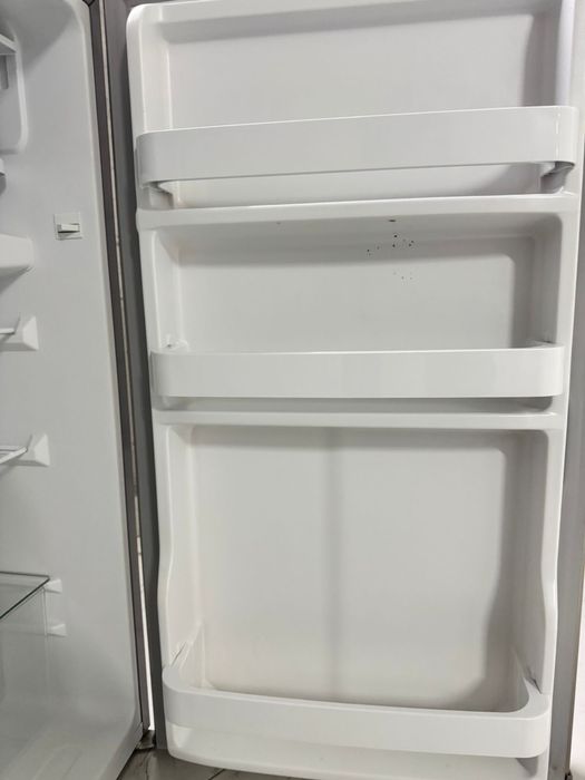 Хододильник серого цвета новый