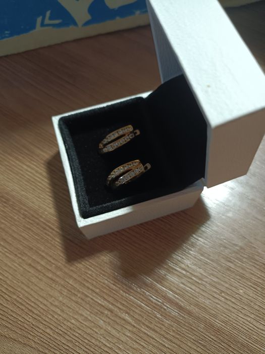 Продам золотые серьги 585пр, 3,4гр. Новое изделие.