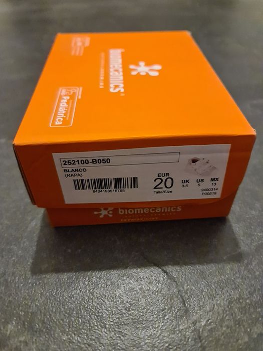 Обувки за прохождане Biomecanics 20 номер