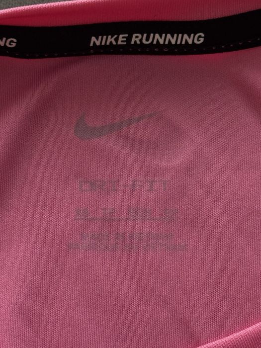 Дамска тениска NIKE оригинал размер XS
