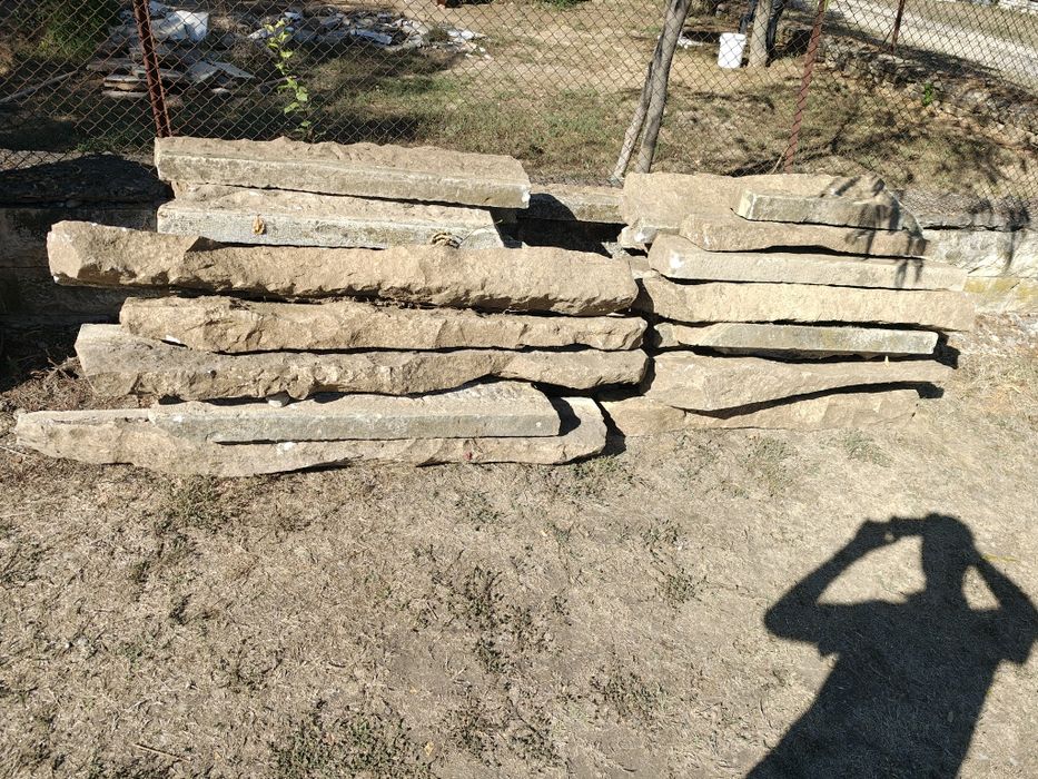 Бордюри от дялан камък