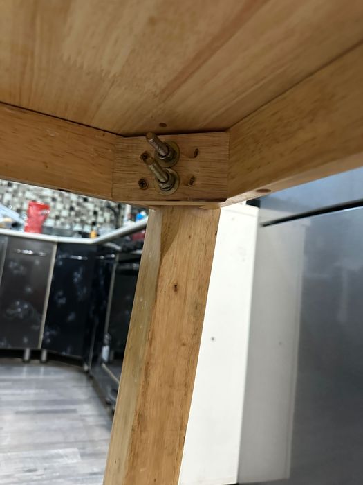 Продам кухонный стол