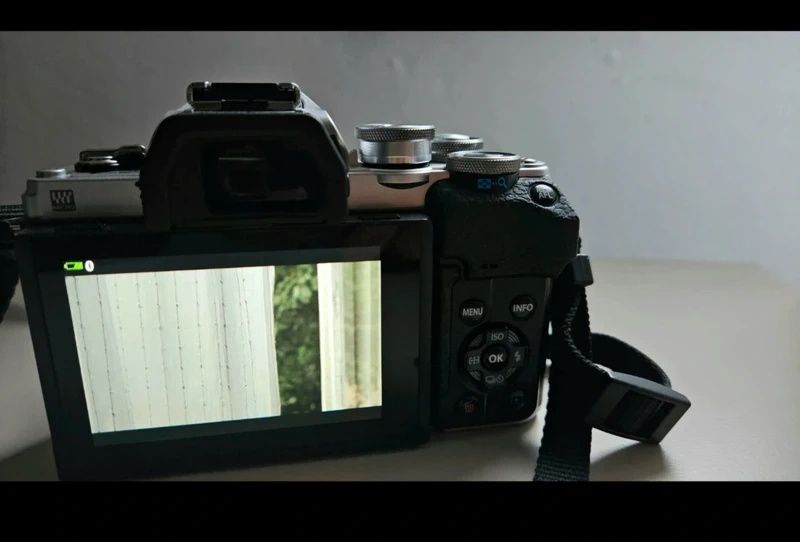 Olympus OM-D E-M10 Mark IV + 40-150