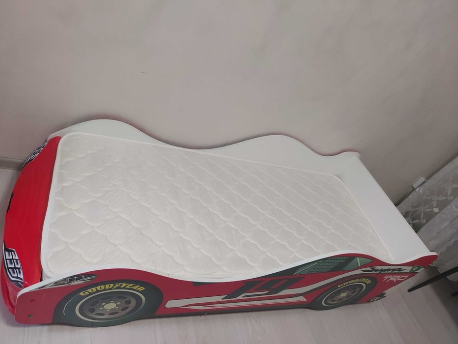 Продам детскую кровать б/у