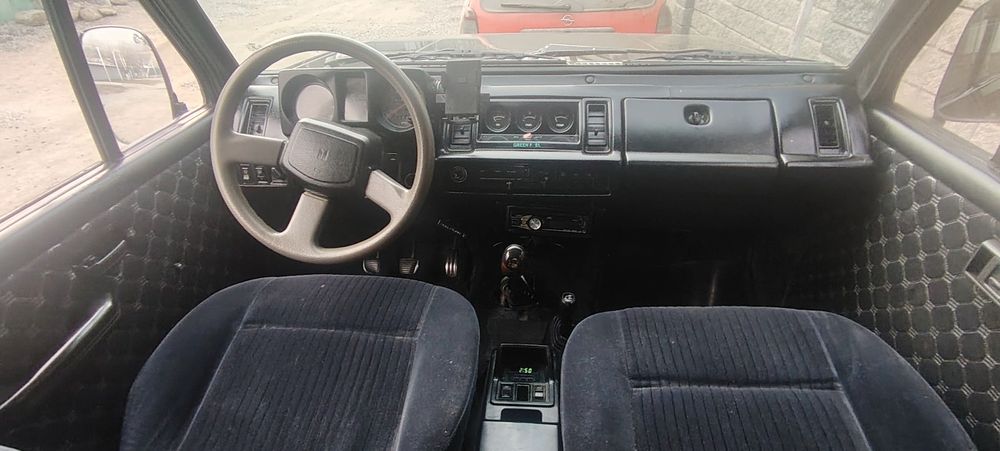 Автомобиль исузу труппер