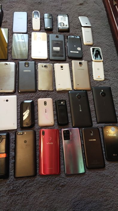 Vând lot de telefoane, la pachet promo,din colecția personală