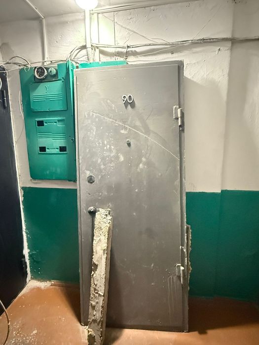 Продам входную дверь