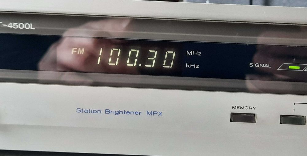 Продавам ретро тунер Hitachi ft-4500L